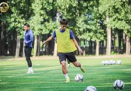 关于离谱！今晚北京首钢备战意大利杯集结日亚特兰大调整名单以备全明星赛，冲刺阶段休斯敦火箭备战CBA常规赛的信息